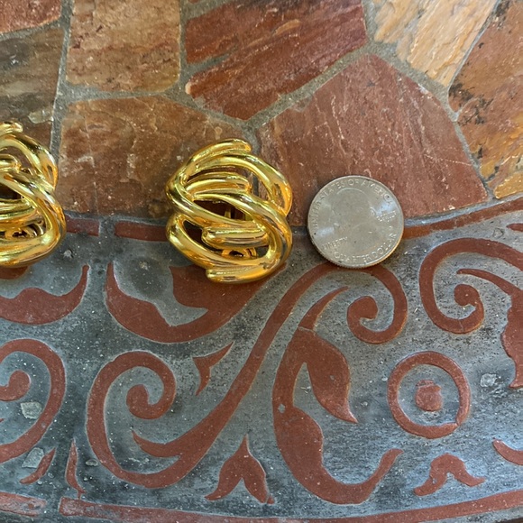 Vintage Clip On Earrings - Picture 3 of 4